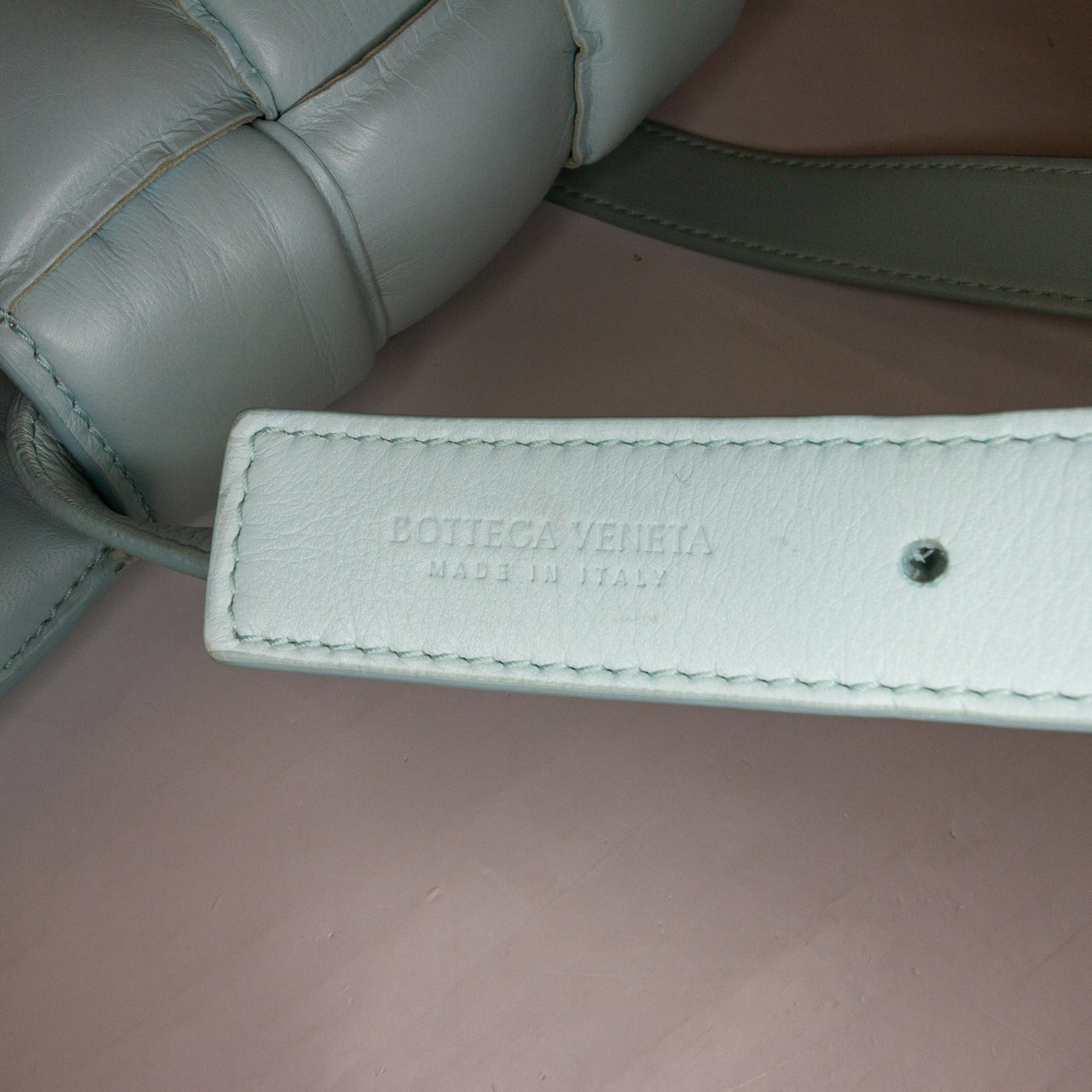 Bottega Veneta Nappa Intrecciato Padded Cassette Crossbody Blauw