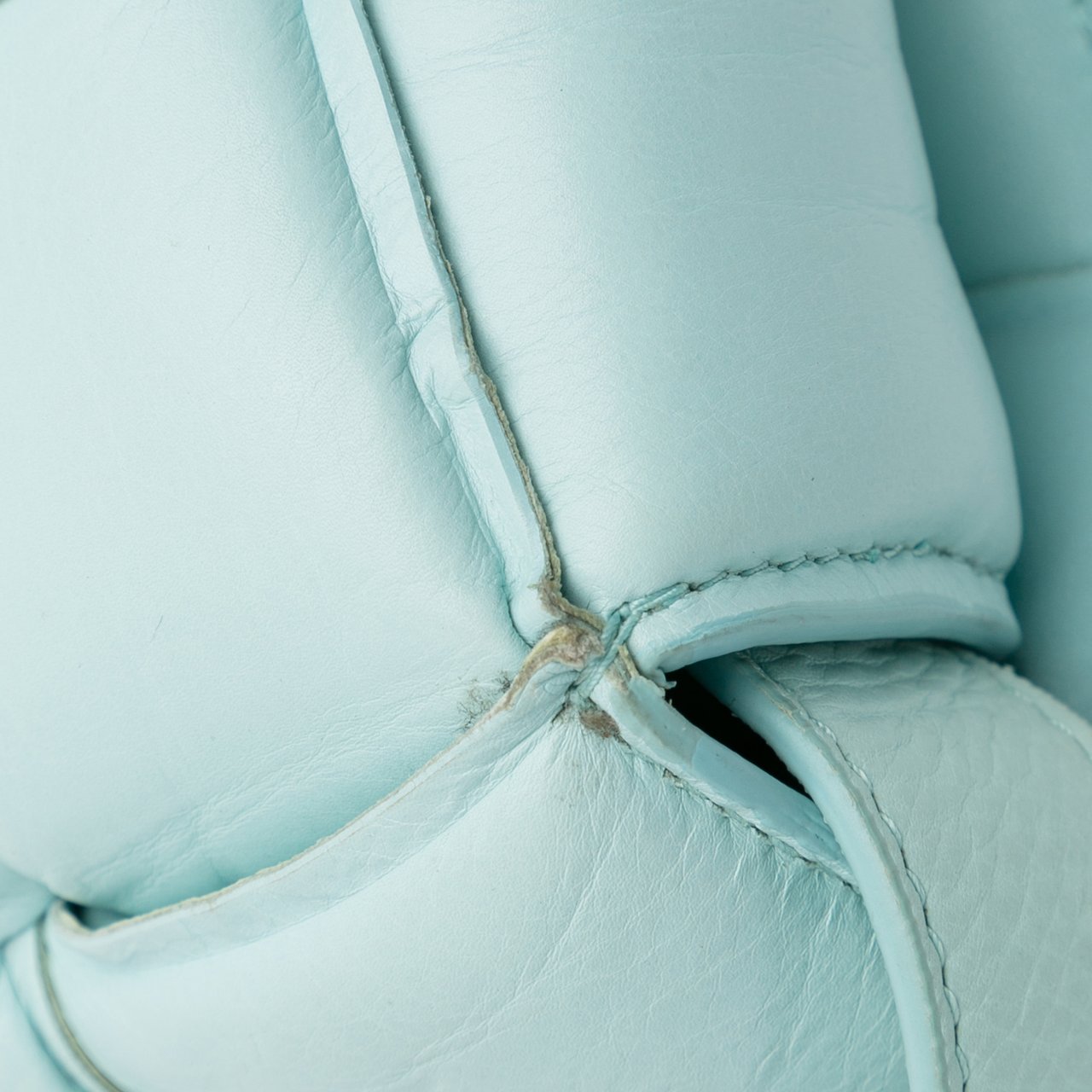 Bottega Veneta Nappa Intrecciato Padded Cassette Crossbody Blauw