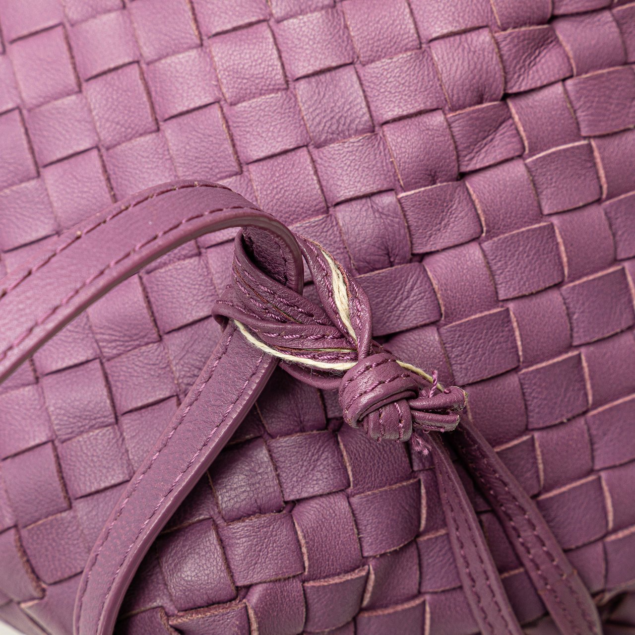 Bottega Veneta Nappa Intrecciato Cube Crossbody Paars