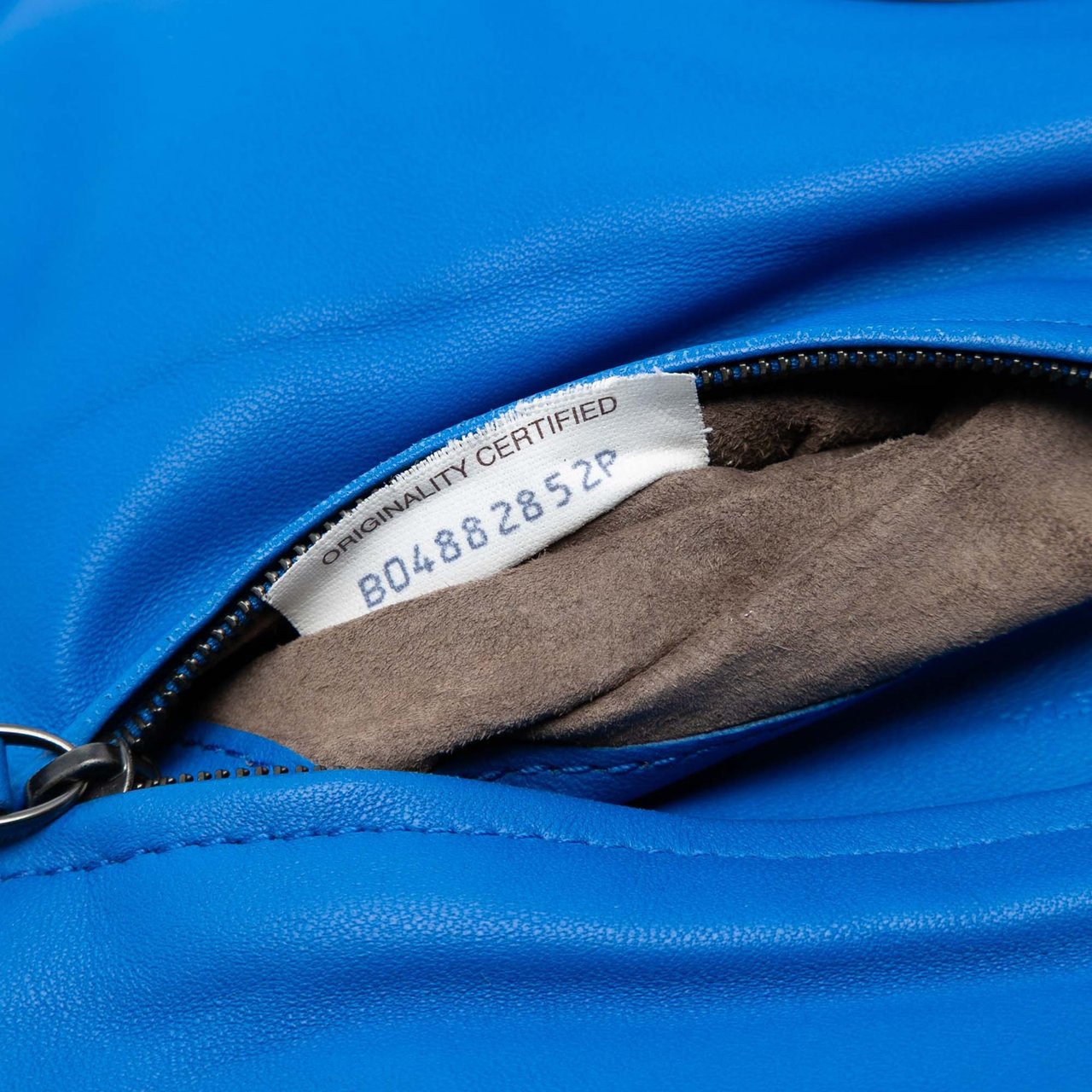 Bottega Veneta Nappa Intrecciato Turn Lock Clutch Blauw