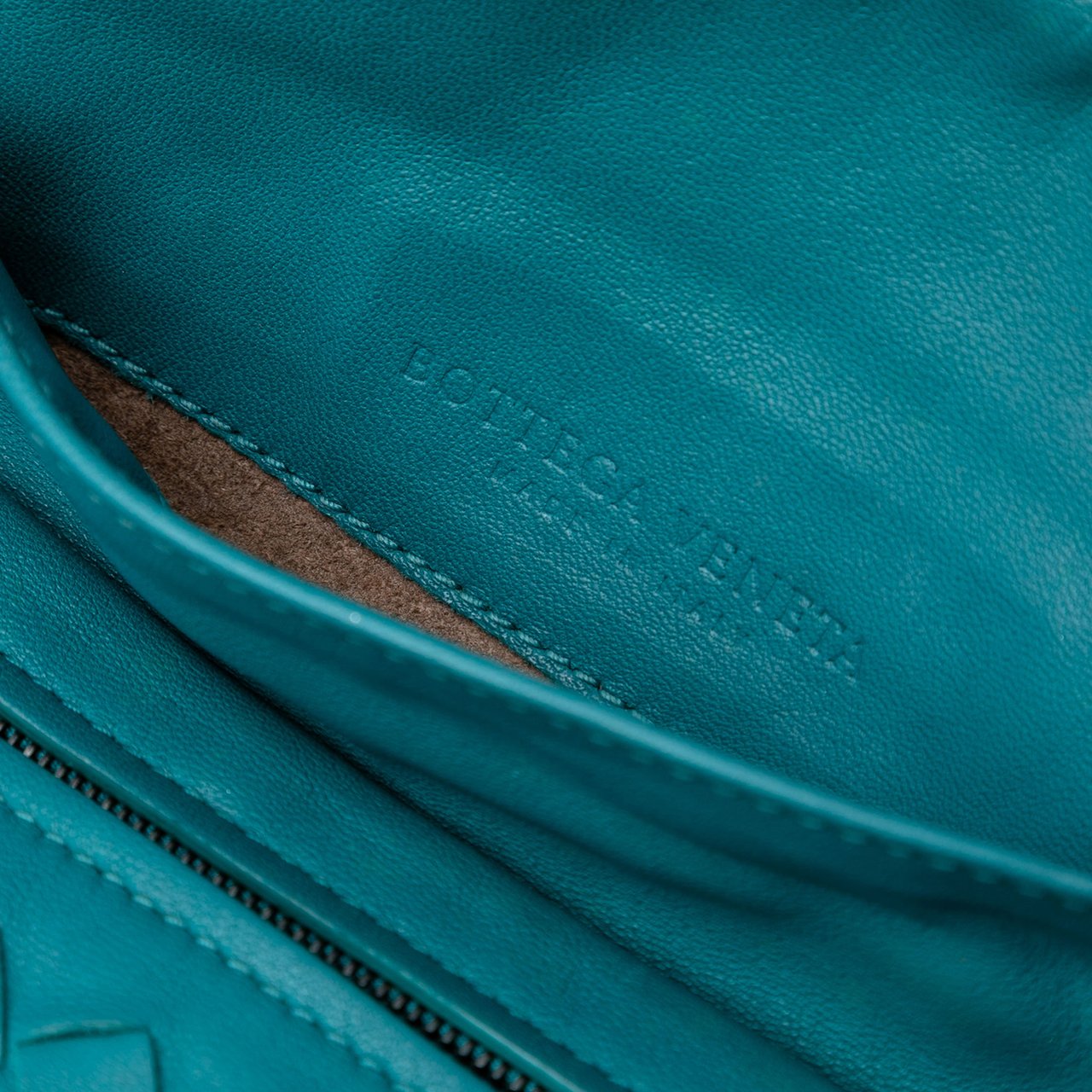 Bottega Veneta Mini Nappa Intrecciato Expandable Chain Crossbody Blauw