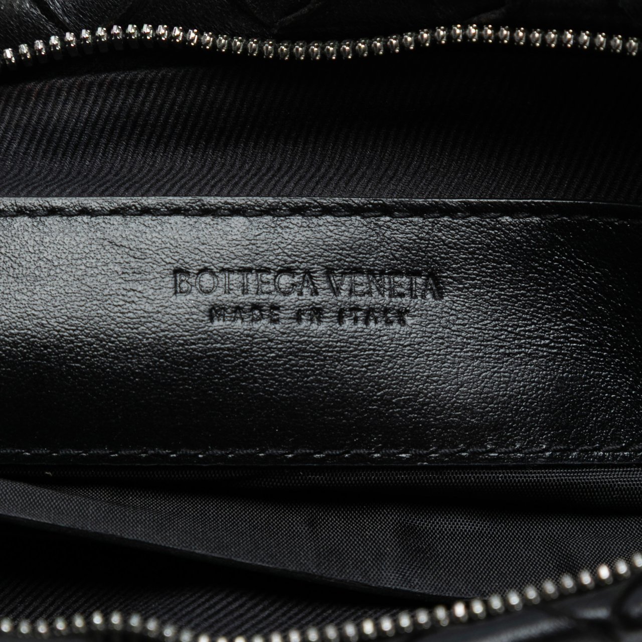 Bottega Veneta Small Nappa Intrecciato Zip Pouch Zwart