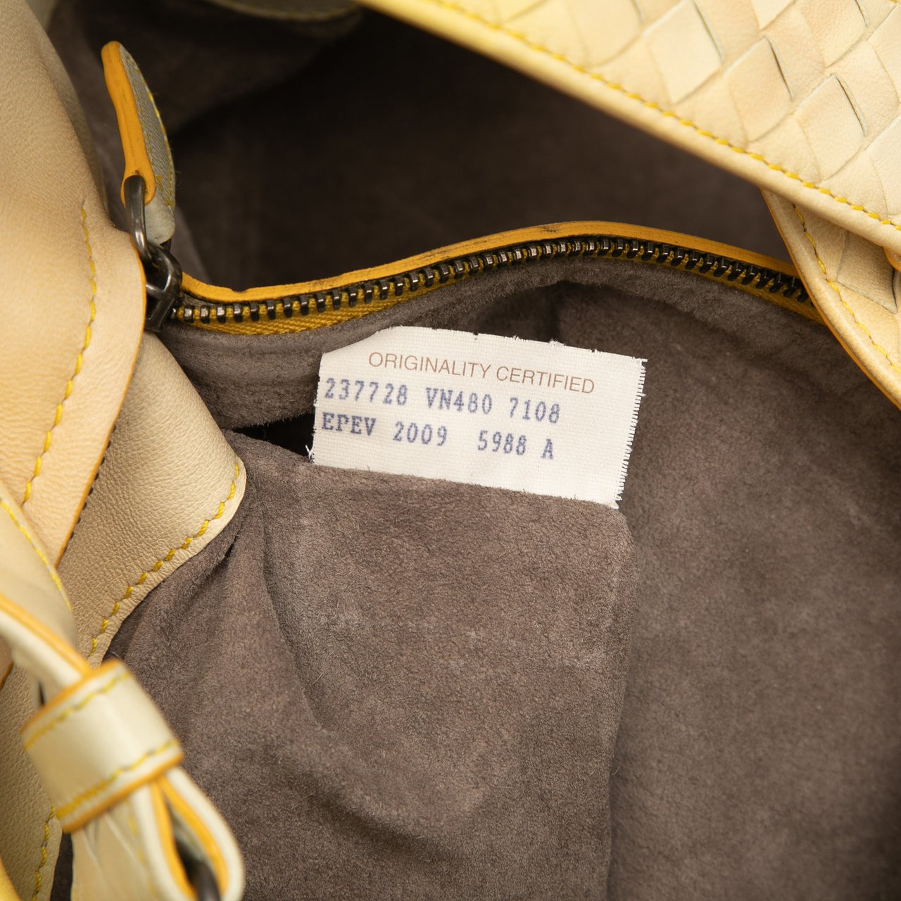 Bottega Veneta Nappa Intrecciato Nuance Bucket Bag Geel