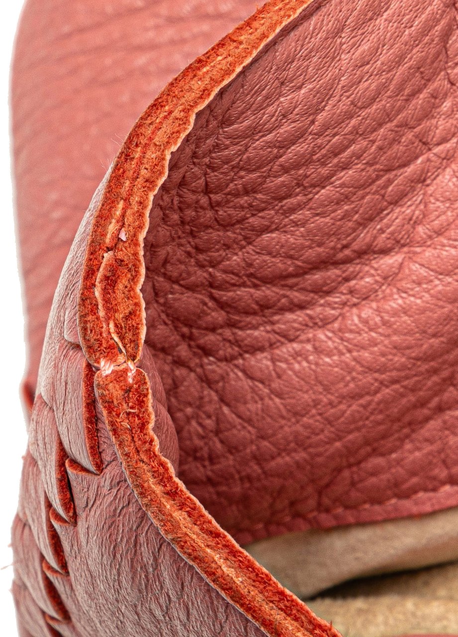 Bottega Veneta Small Intrecciato Trimmed Cervo Bucket Bag Roze