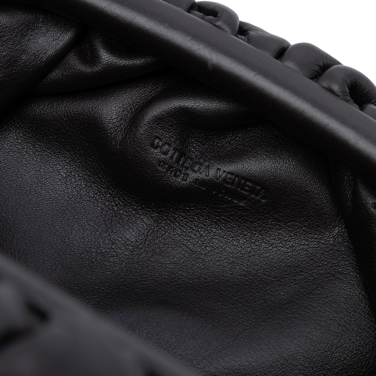 Bottega Veneta Lambskin The Mini Pouch Crossbody Zwart