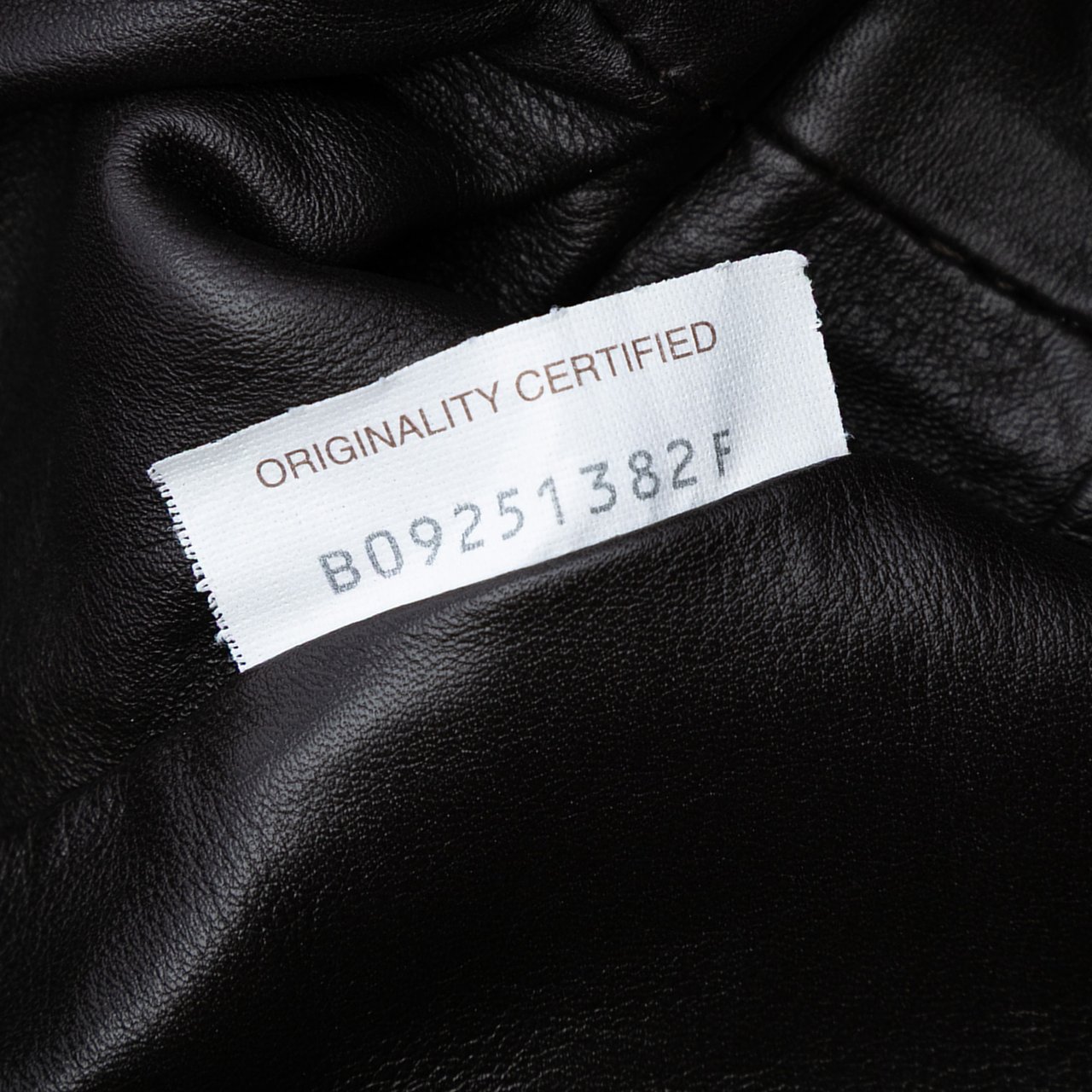 Bottega Veneta Lambskin The Mini Pouch Crossbody Zwart