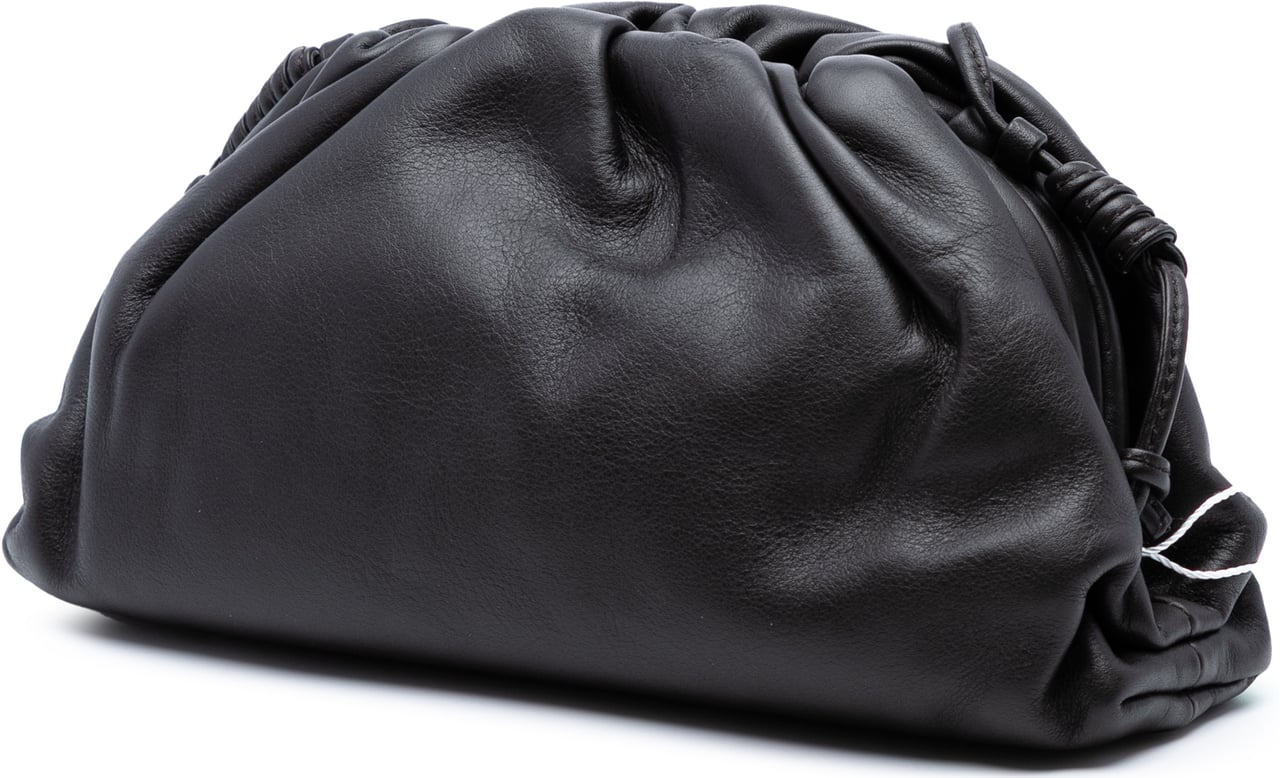 Bottega Veneta Lambskin The Mini Pouch Crossbody Zwart