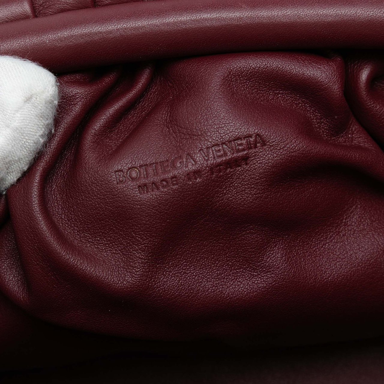 Bottega Veneta Lambskin The Mini Pouch Crossbody Rood