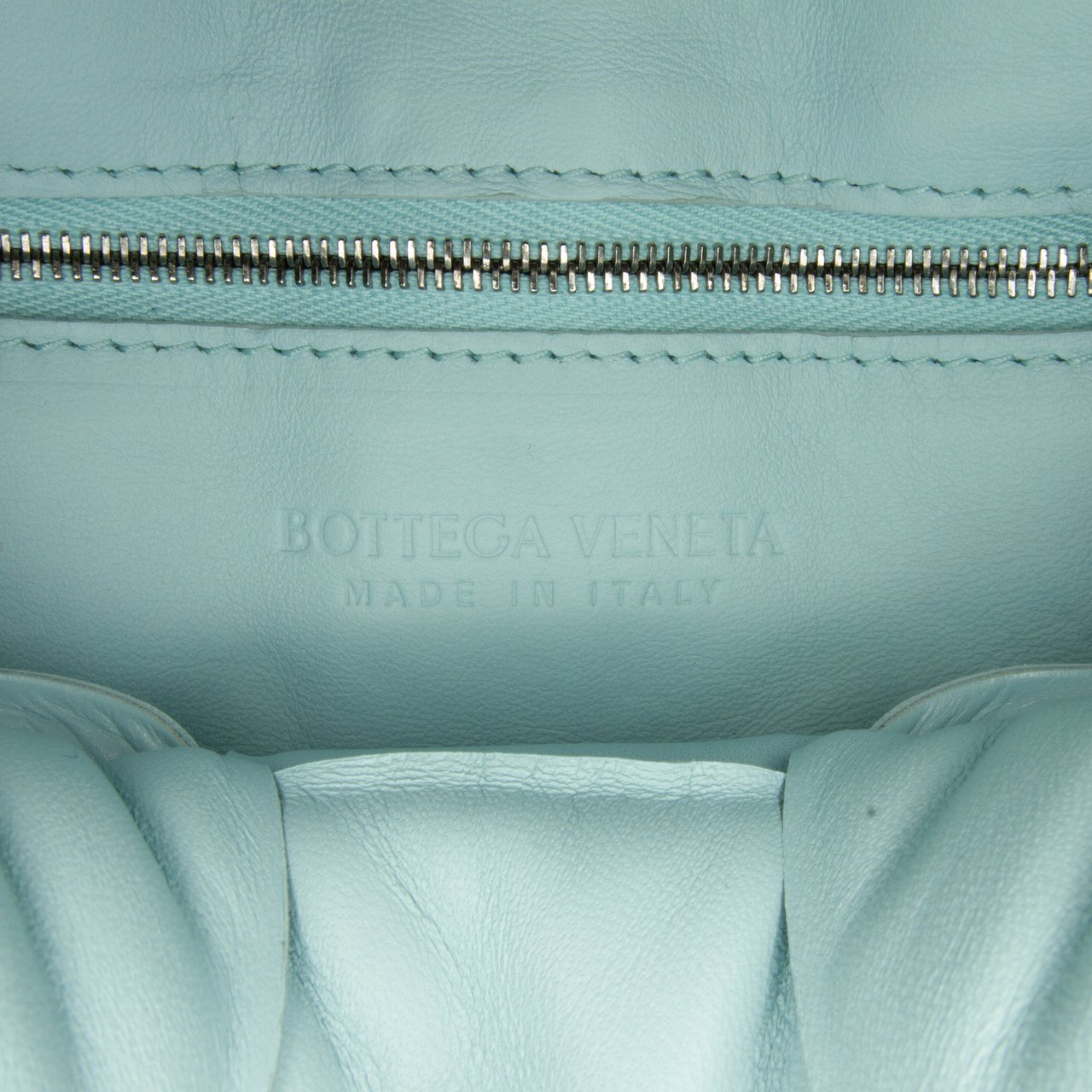 Bottega Veneta Nappa Intrecciato Padded Cassette Crossbody Blauw