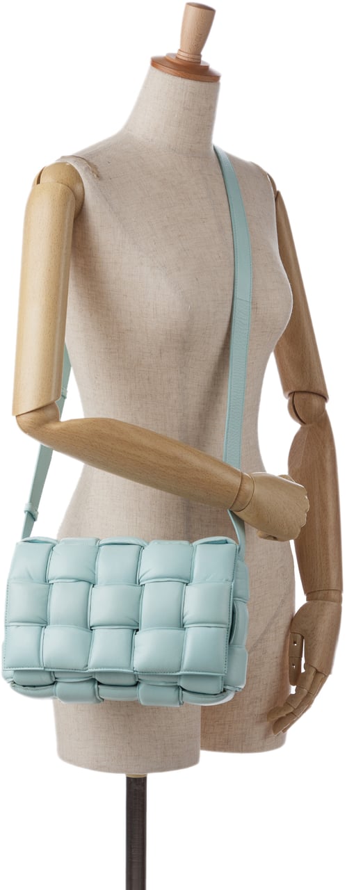 Bottega Veneta Nappa Intrecciato Padded Cassette Crossbody Blauw