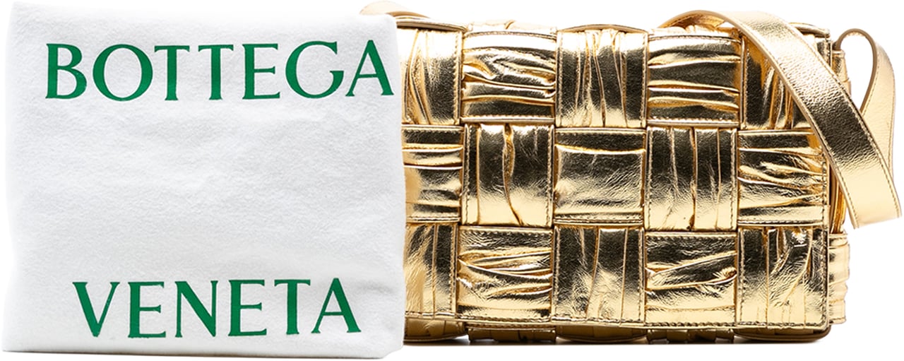 Bottega Veneta Metallic Calfskin Intreccio Plisse Cassette Crossbody Goud