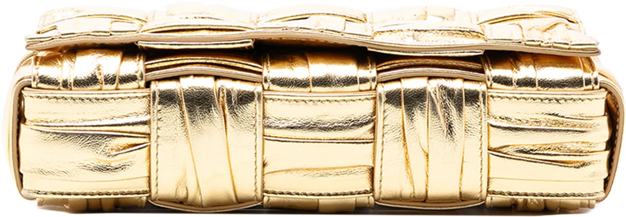 Bottega Veneta Metallic Calfskin Intreccio Plisse Cassette Crossbody Goud