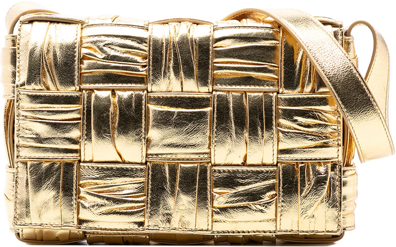 Bottega Veneta Metallic Calfskin Intreccio Plisse Cassette Crossbody Goud