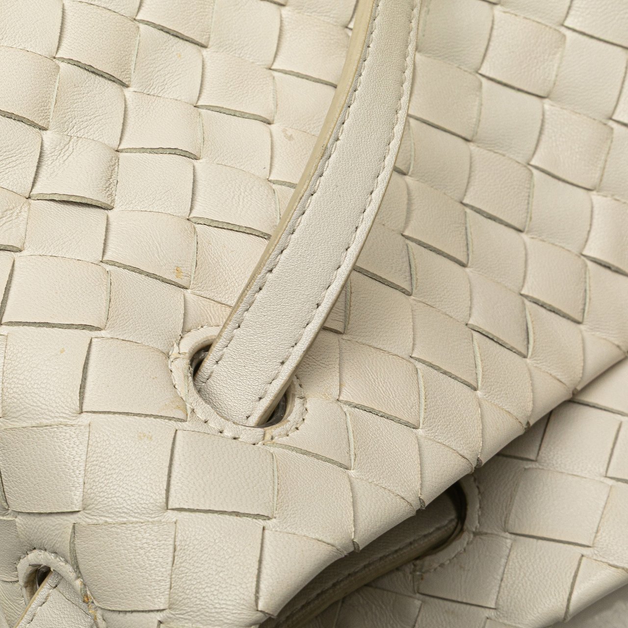 Bottega Veneta Lambskin Intrecciato Tote Wit