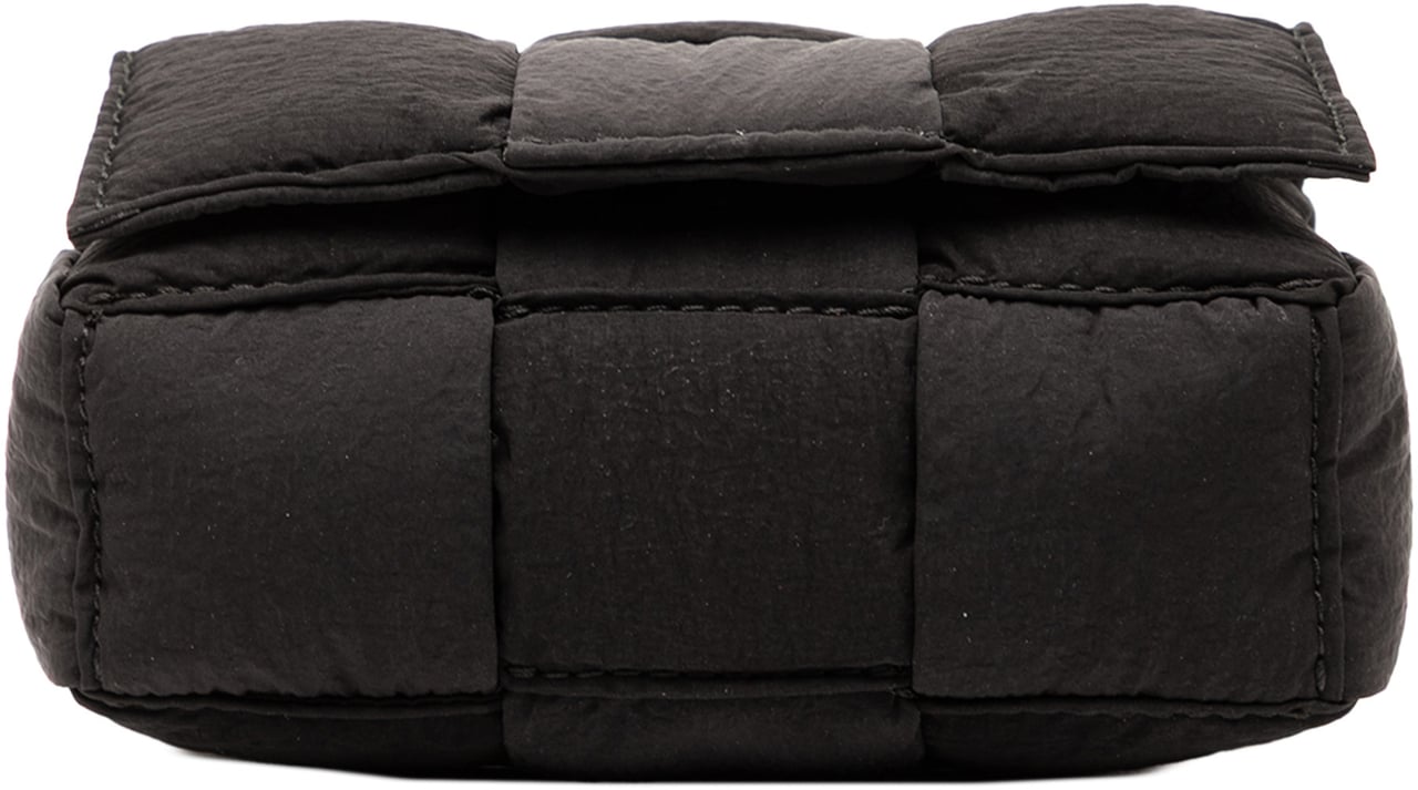 Bottega Veneta Candy Nylon Intrecciato Padded Tech Cassette Crossbody Zwart