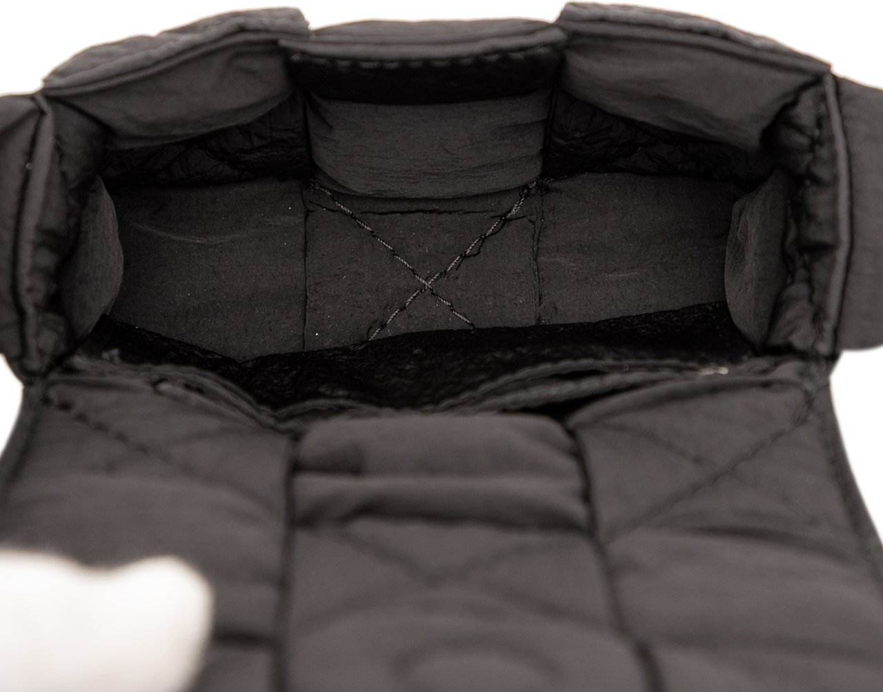 Bottega Veneta Candy Nylon Intrecciato Padded Tech Cassette Crossbody Zwart