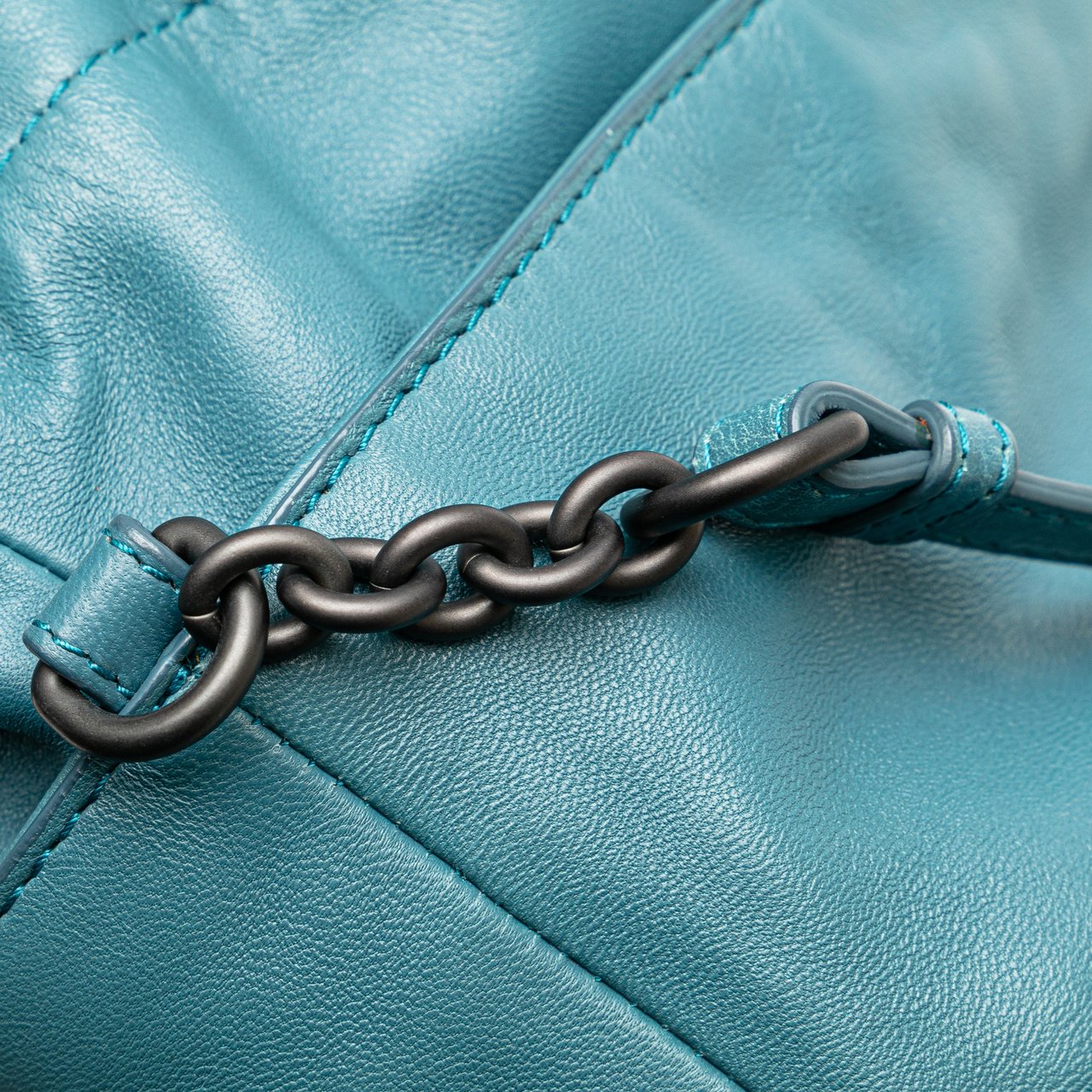 Bottega Veneta Nappa Intrecciato Bucket Blauw