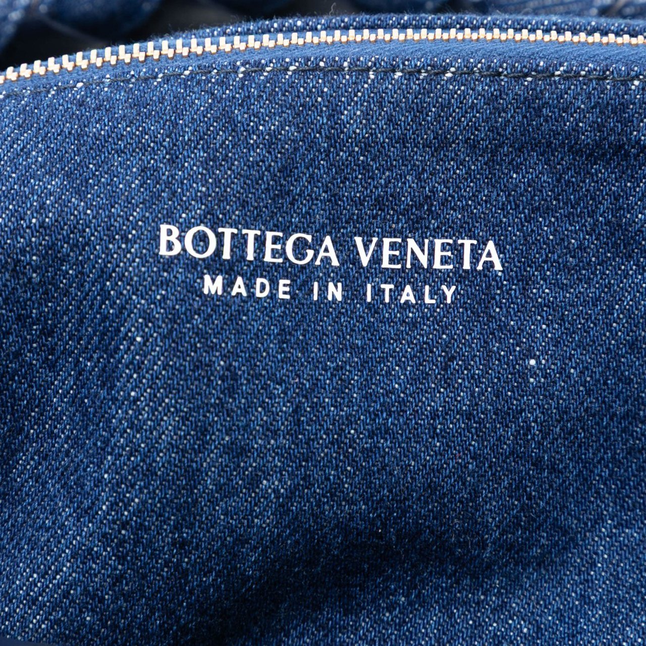 Bottega Veneta Large Calfskin and Denim Intrecciato Hop Hobo Blauw
