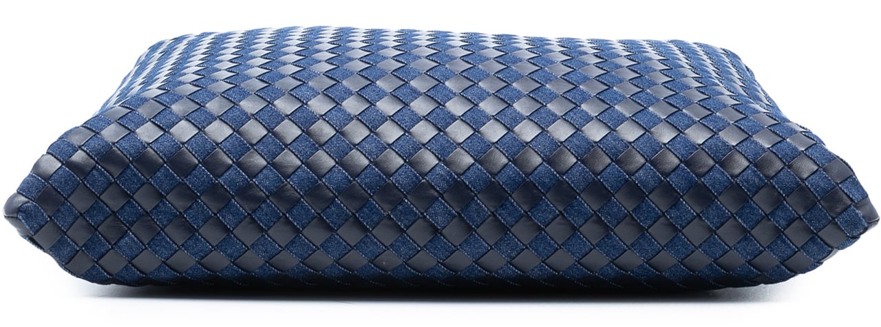 Bottega Veneta Large Calfskin and Denim Intrecciato Hop Hobo Blauw