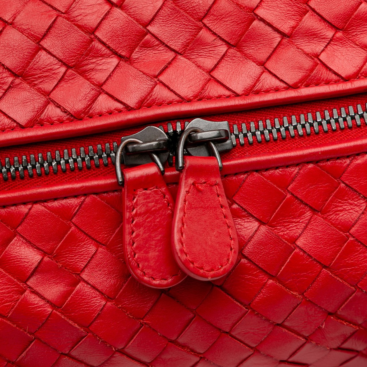Bottega Veneta Nappa Intrecciato Boston Bag Rood