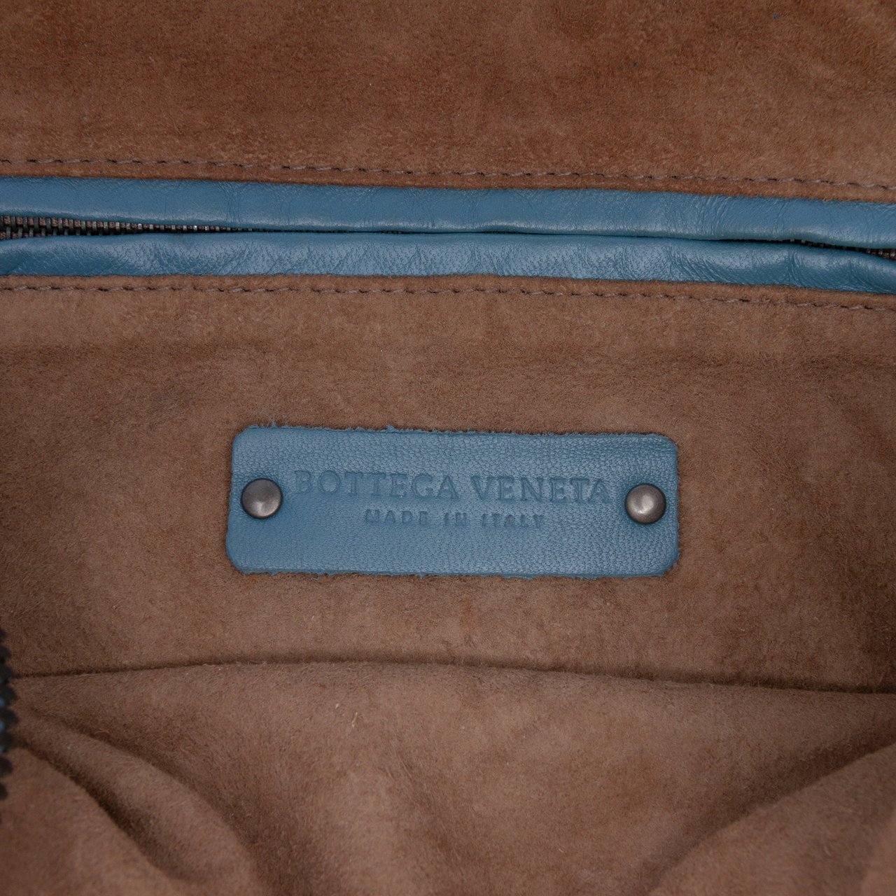Bottega Veneta Nappa Intrecciato Nodini Double Zip Crossbody Blauw
