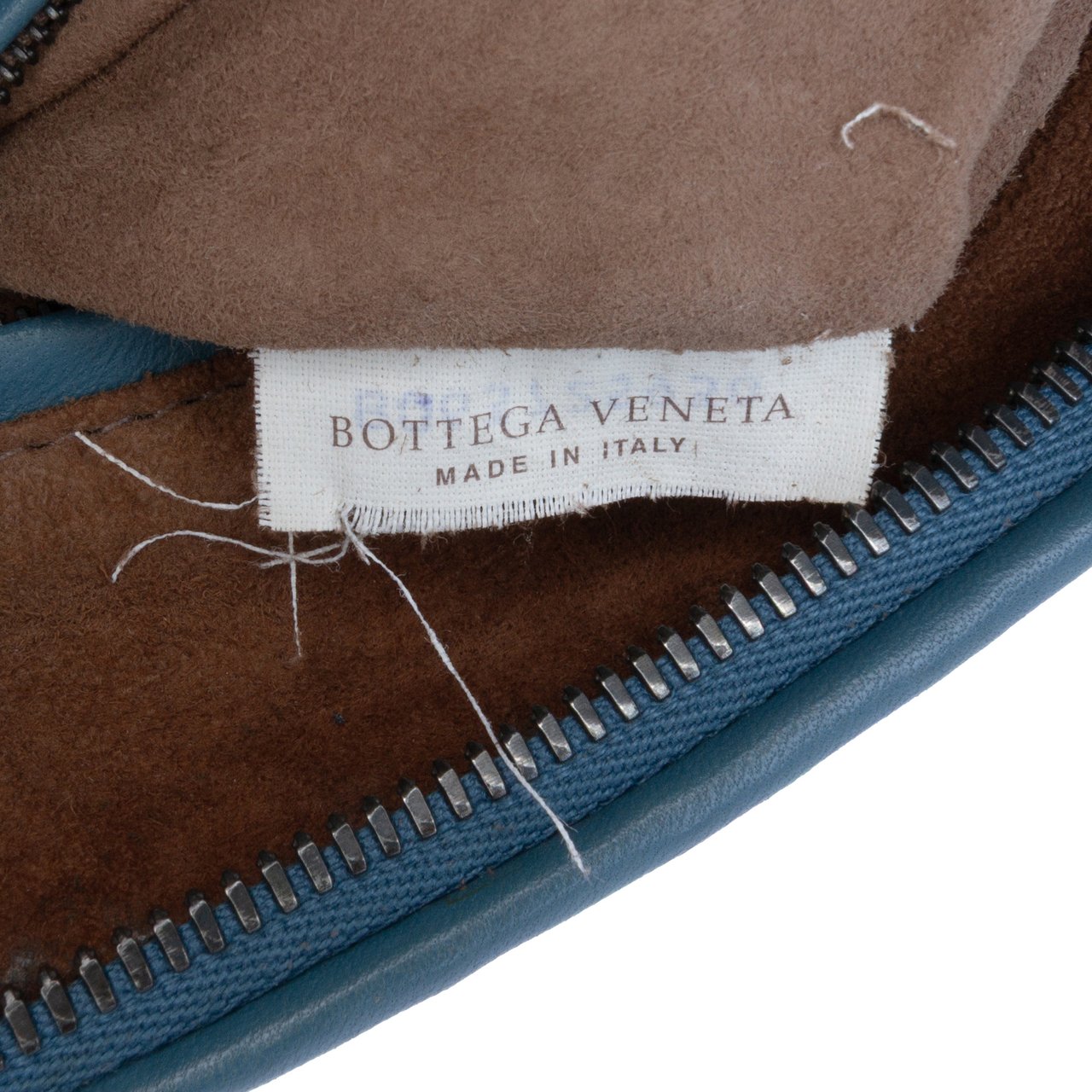Bottega Veneta Nappa Intrecciato Nodini Double Zip Crossbody Blauw
