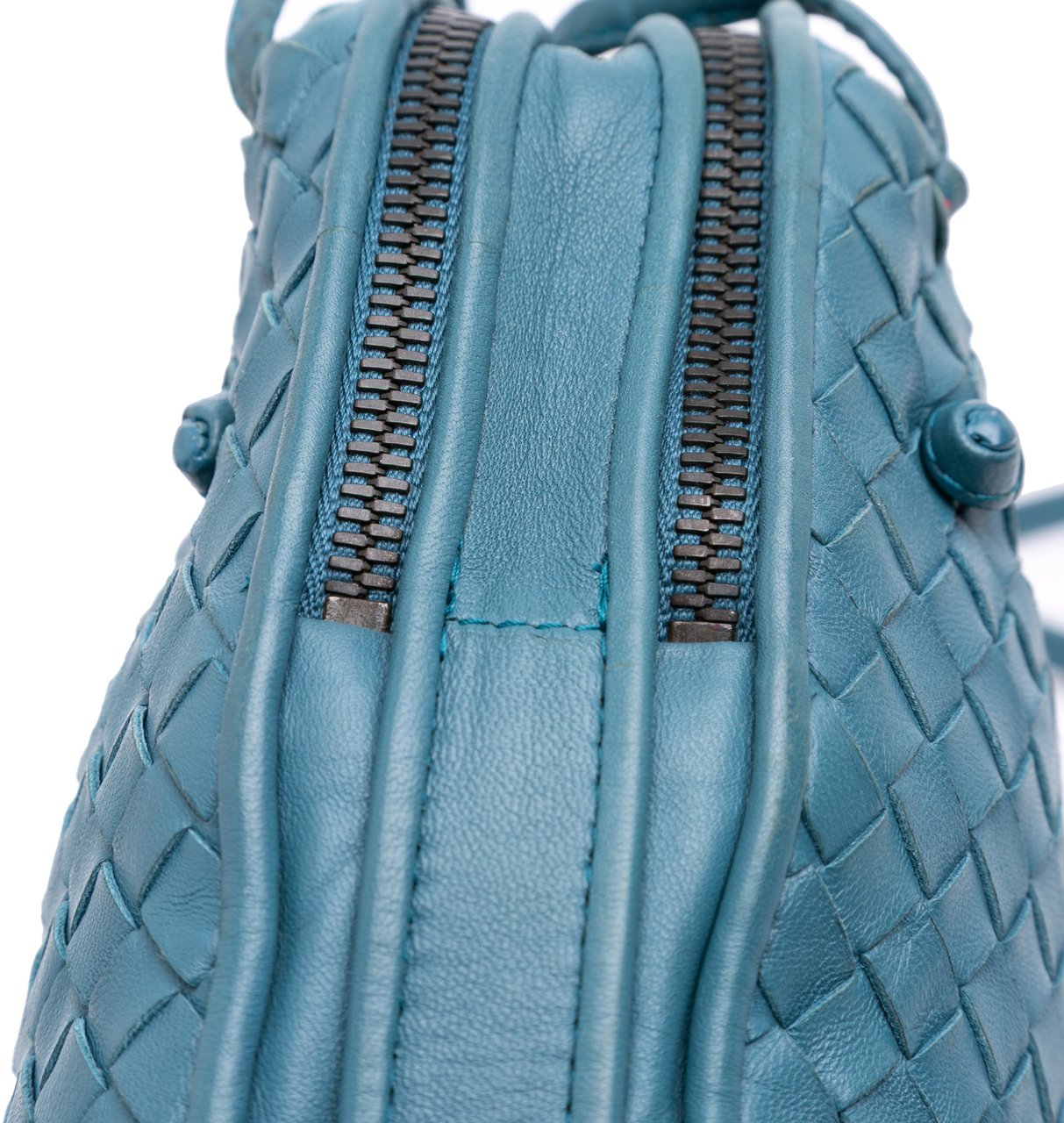 Bottega Veneta Nappa Intrecciato Nodini Double Zip Crossbody Blauw