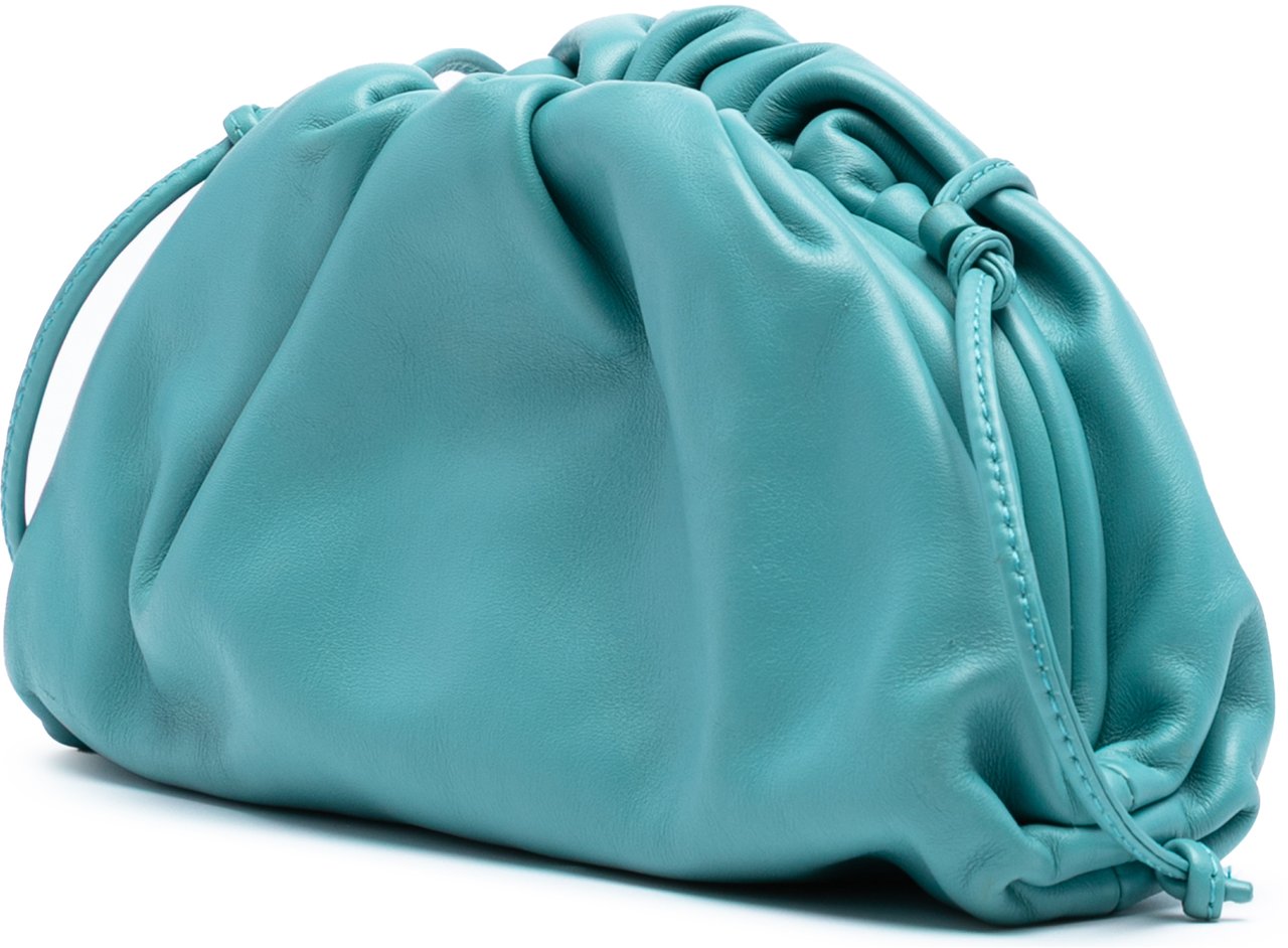 Bottega Veneta Lambskin The Mini Pouch Crossbody Blauw