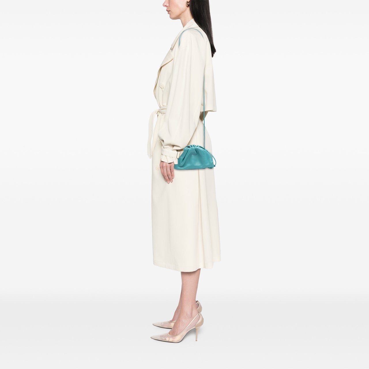 Bottega Veneta Lambskin The Mini Pouch Crossbody Blauw