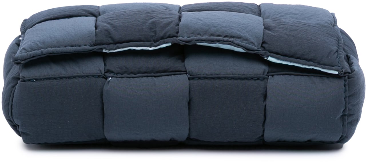 Bottega Veneta Mini Nylon Intrecciato Padded Tech Cassette Crossbody Blauw