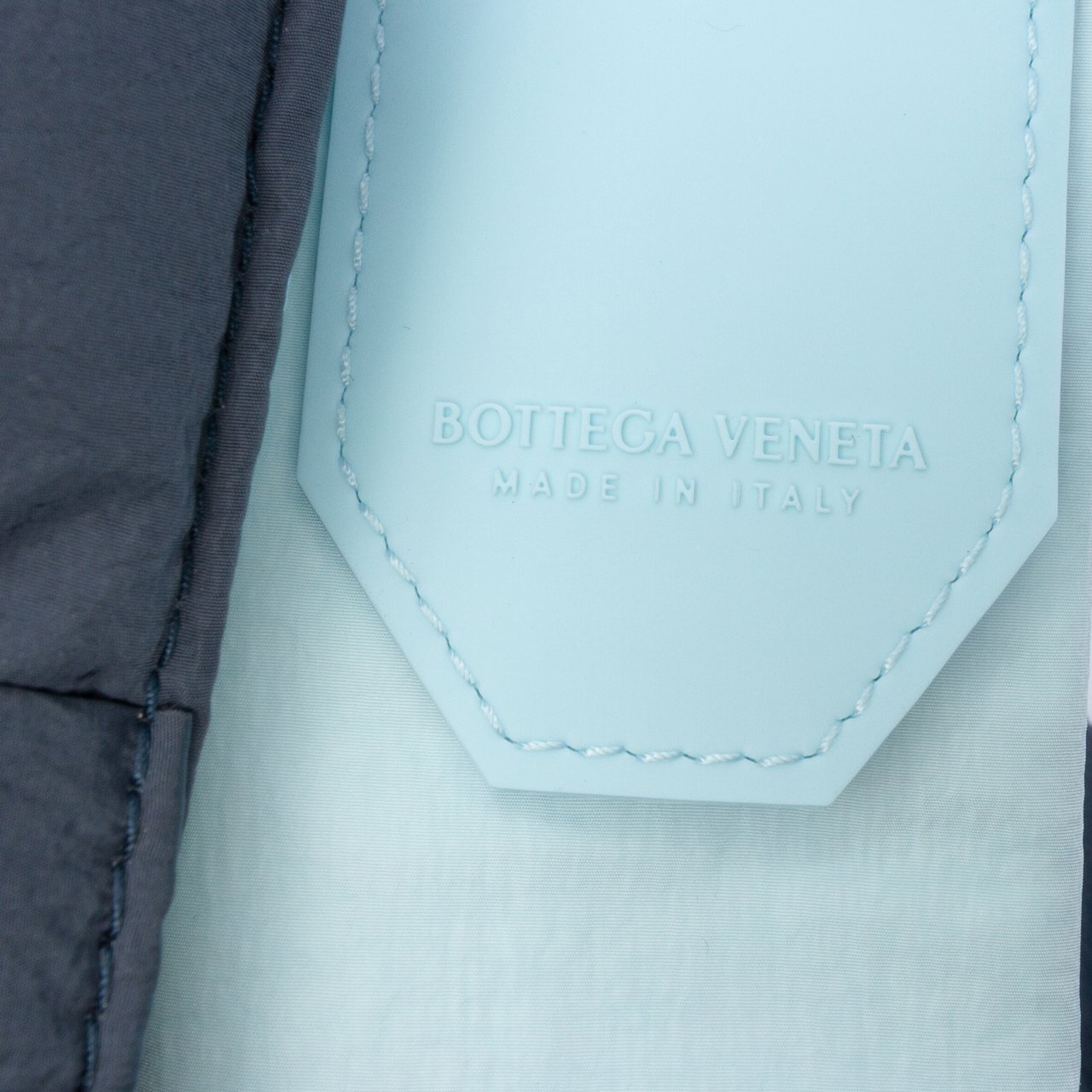 Bottega Veneta Mini Nylon Intrecciato Padded Tech Cassette Crossbody Blauw