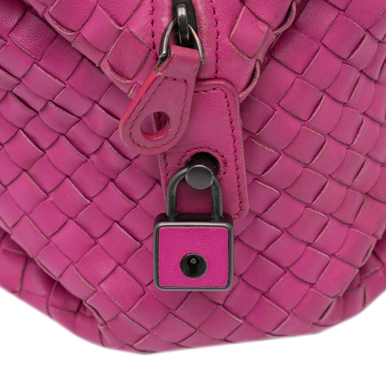 Bottega Veneta Nappa Intrecciato Montaigne Shoulder Bag Roze