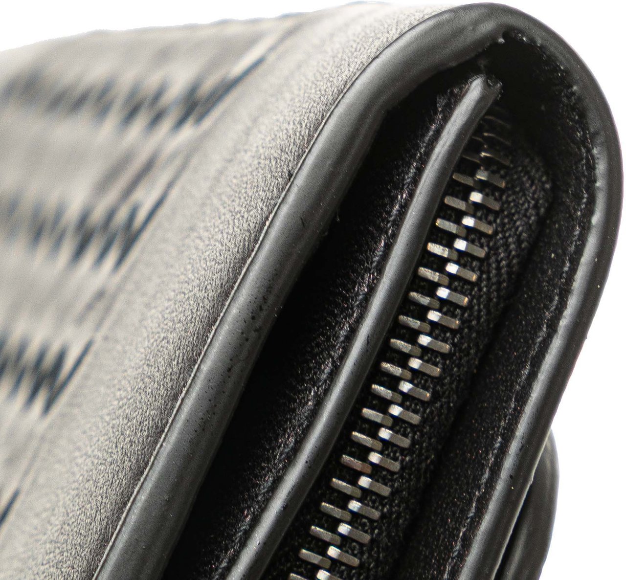 Bottega Veneta Nappa Intrecciato Grommet Scalloped Edge Long Wallet Zwart