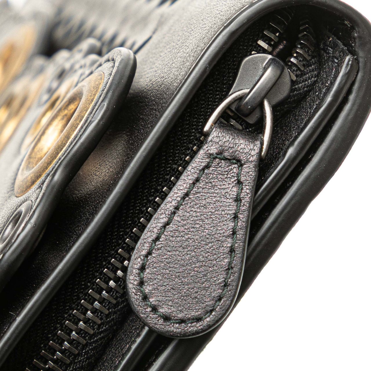 Bottega Veneta Nappa Intrecciato Grommet Scalloped Edge Long Wallet Zwart