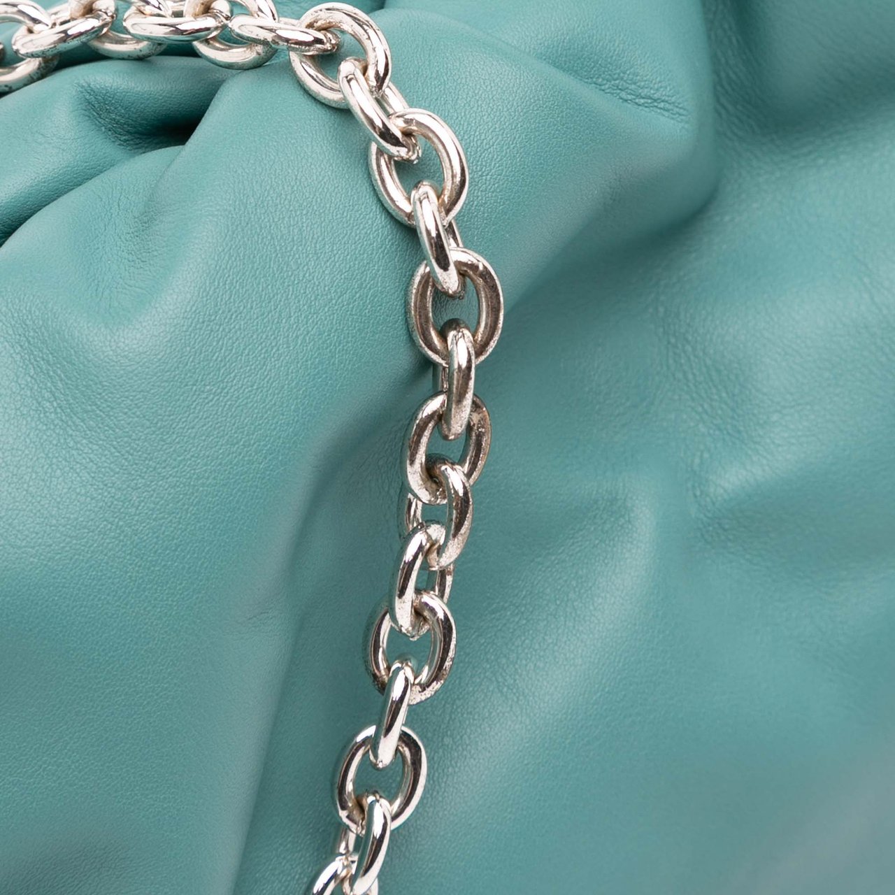 Bottega Veneta Lambskin Chain Pouch Blauw