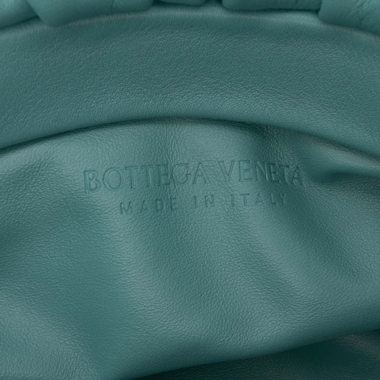 Bottega Veneta Lambskin Chain Pouch Blauw