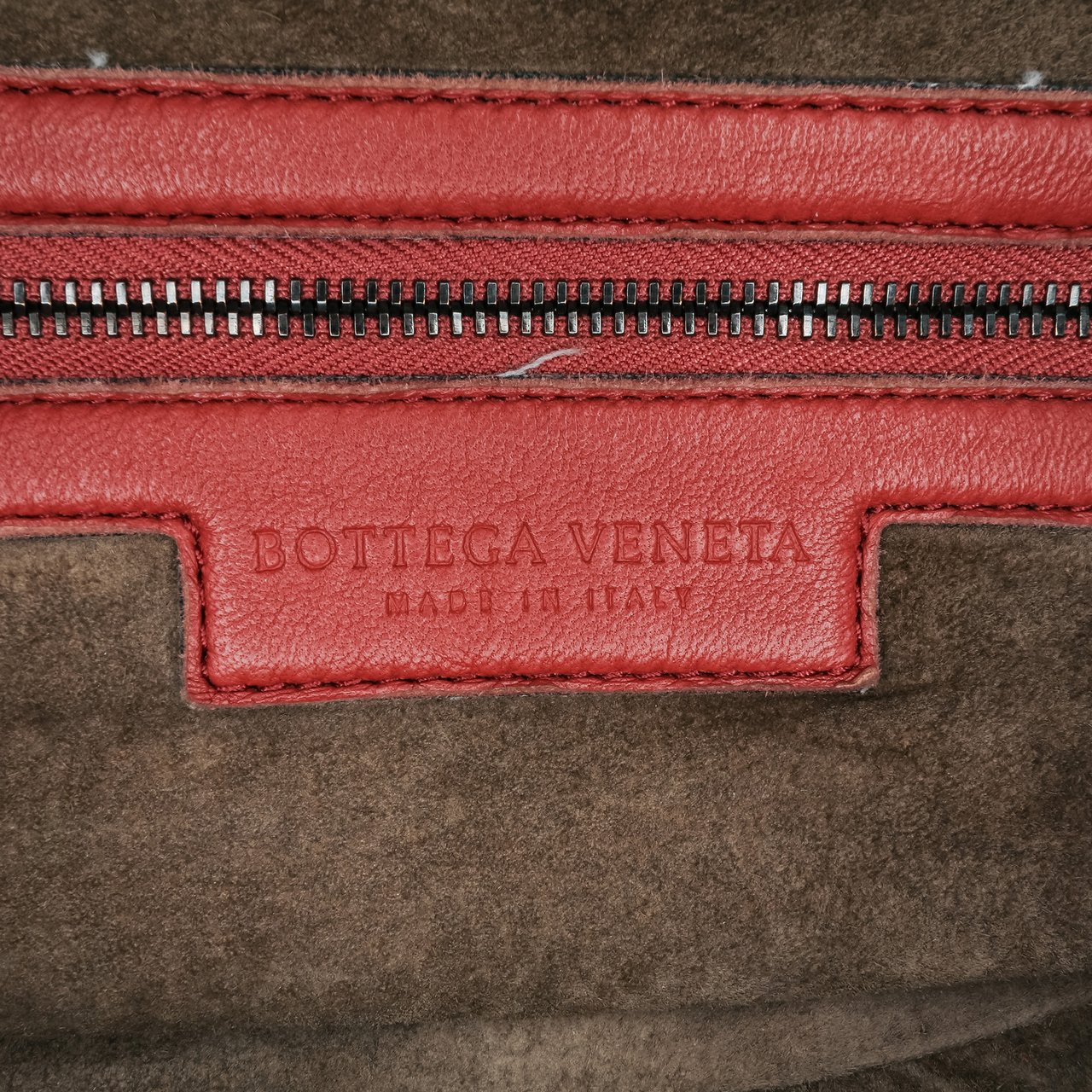 Bottega Veneta Nappa Intrecciato Montaigne Shoulder Bag Rood