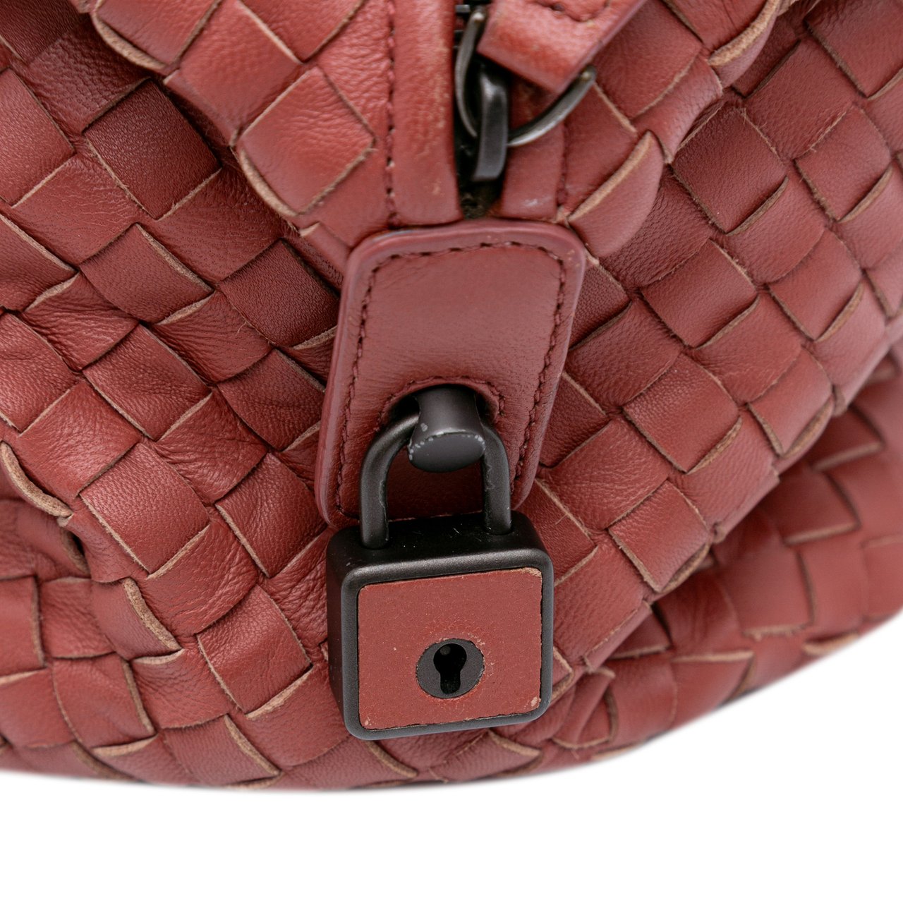 Bottega Veneta Nappa Intrecciato Montaigne Shoulder Bag Rood