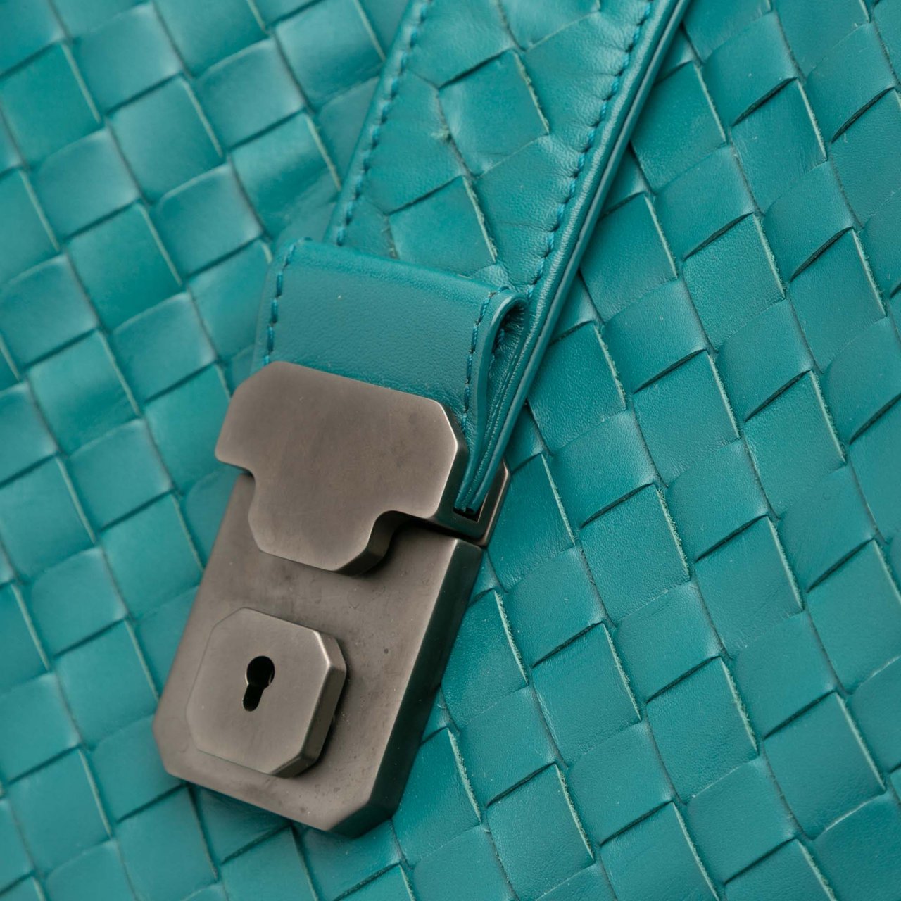 Bottega Veneta Medium Nappa Intrecciato Roma Tote Blauw