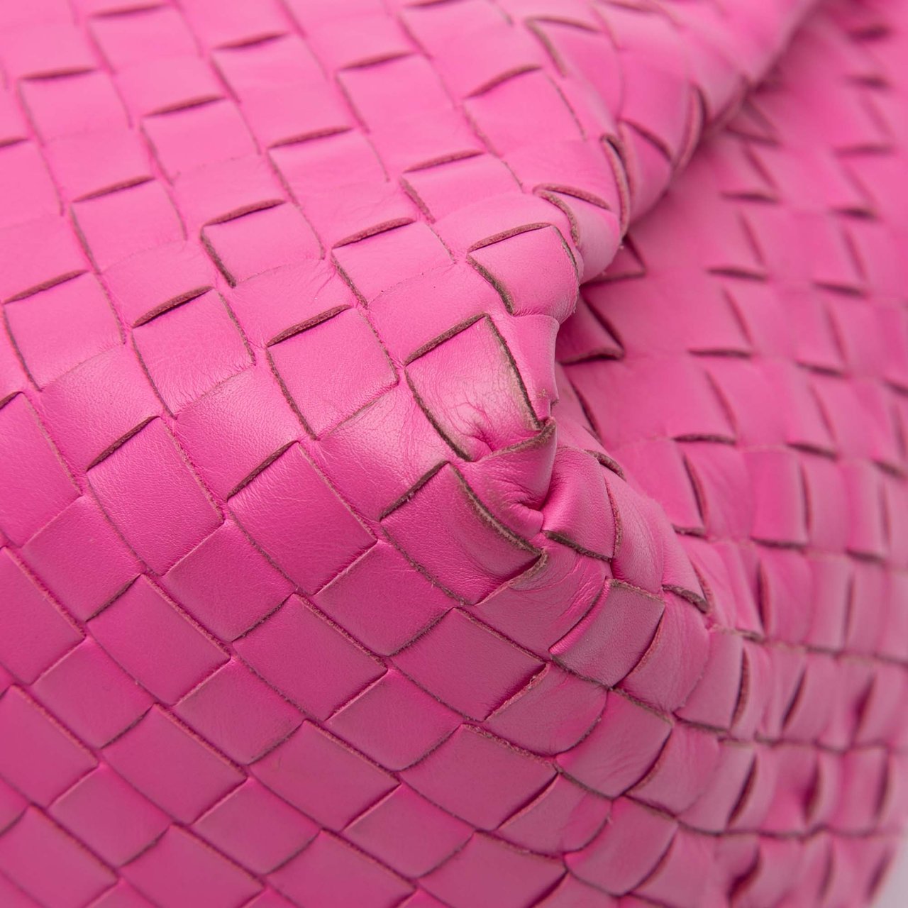 Bottega Veneta Nappa Intrecciato Boston Bag Roze