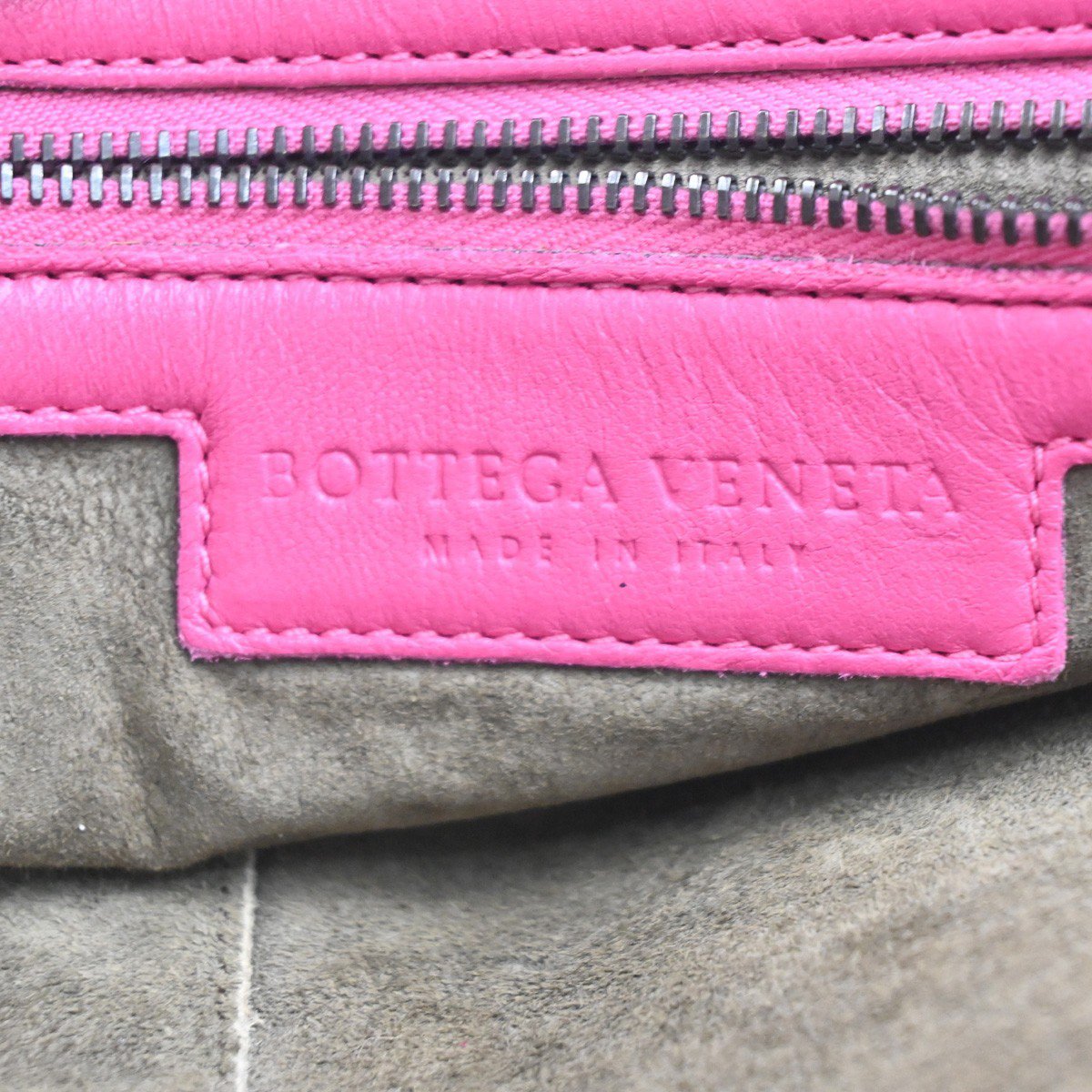 Bottega Veneta Bottega Veneta Nodini Crossbody Bag Intrecciato Nappa Medium Roze