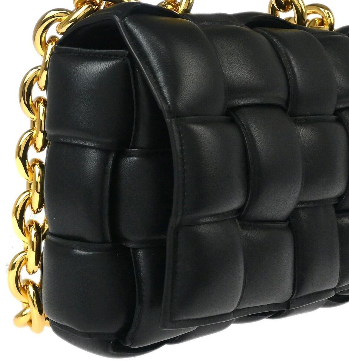 Bottega Veneta Bottega Veneta Cassette Chain Crossbody Bag Padded Maxi Intrecciato Leather Zwart