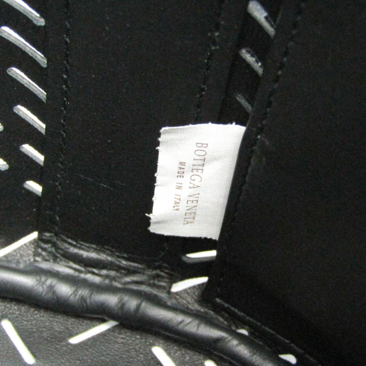 Bottega Veneta Bottega Veneta Paper Bucket Bag Perforated Leather Zwart