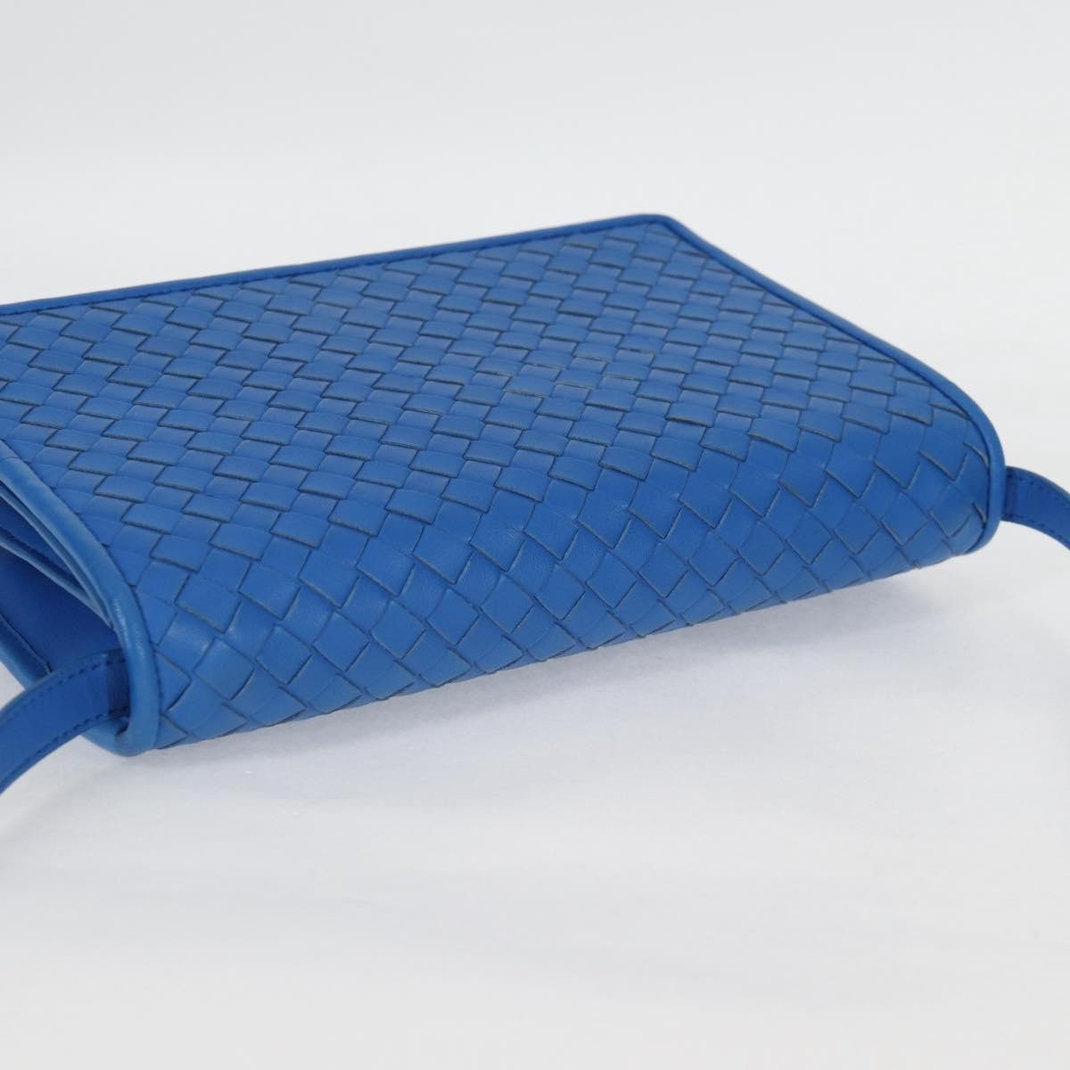 Bottega Veneta Clip Flap Bag Leather Blauw