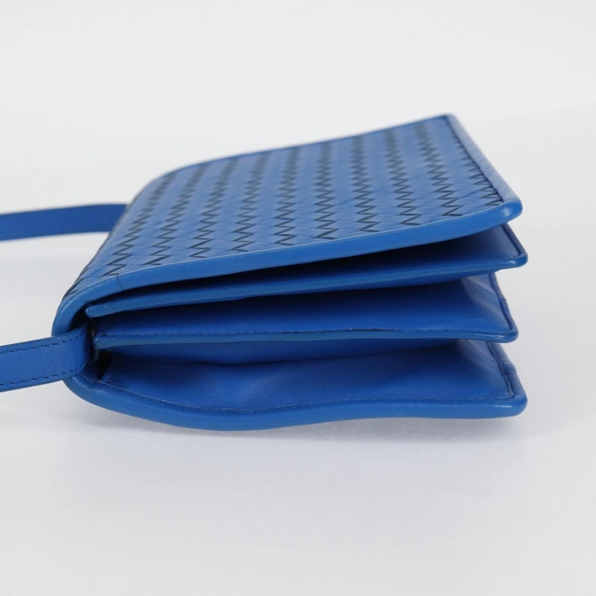 Bottega Veneta Clip Flap Bag Leather Blauw