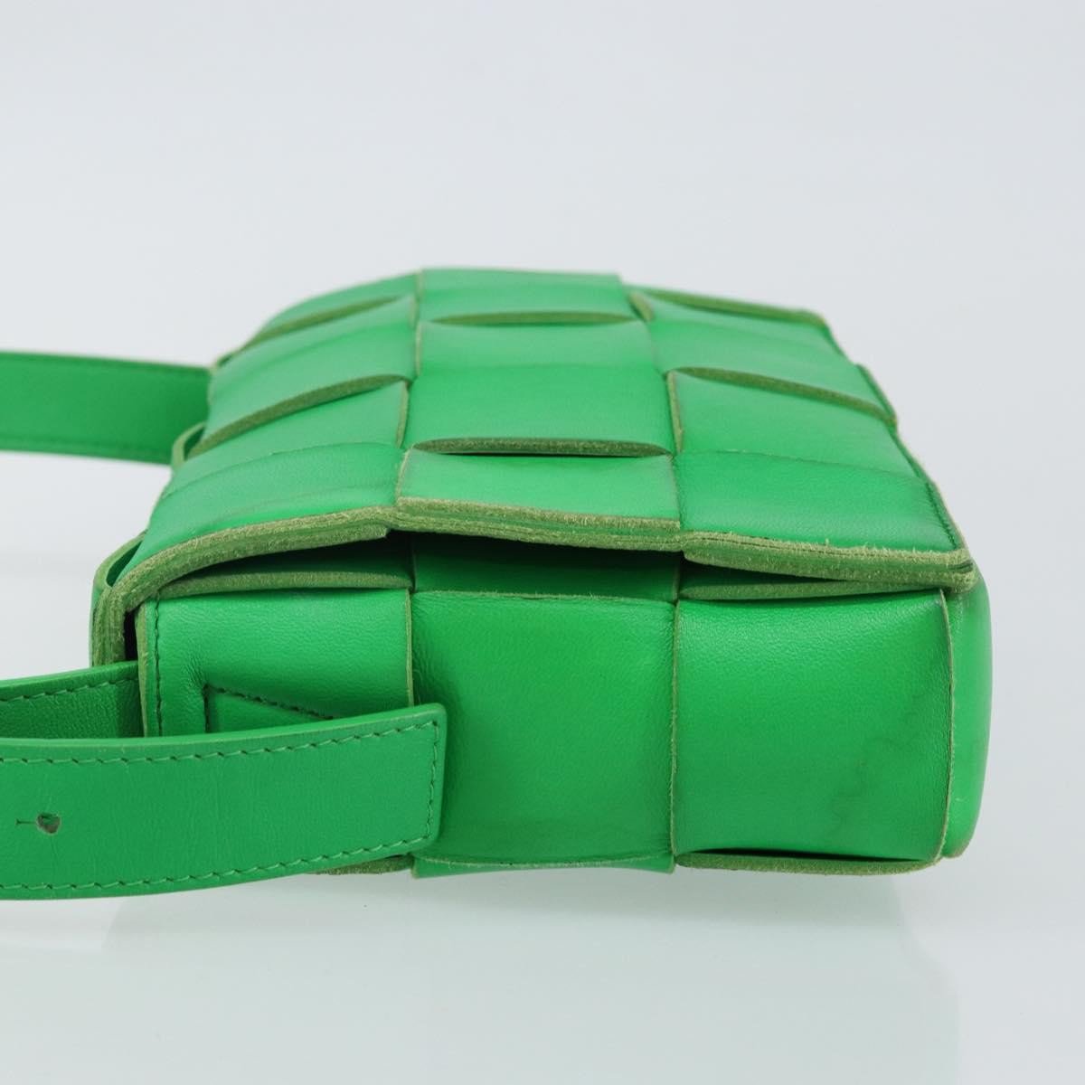 Bottega Veneta Bottega Veneta Cassette Crossbody Bag Maxi Intrecciato Leather Small Groen
