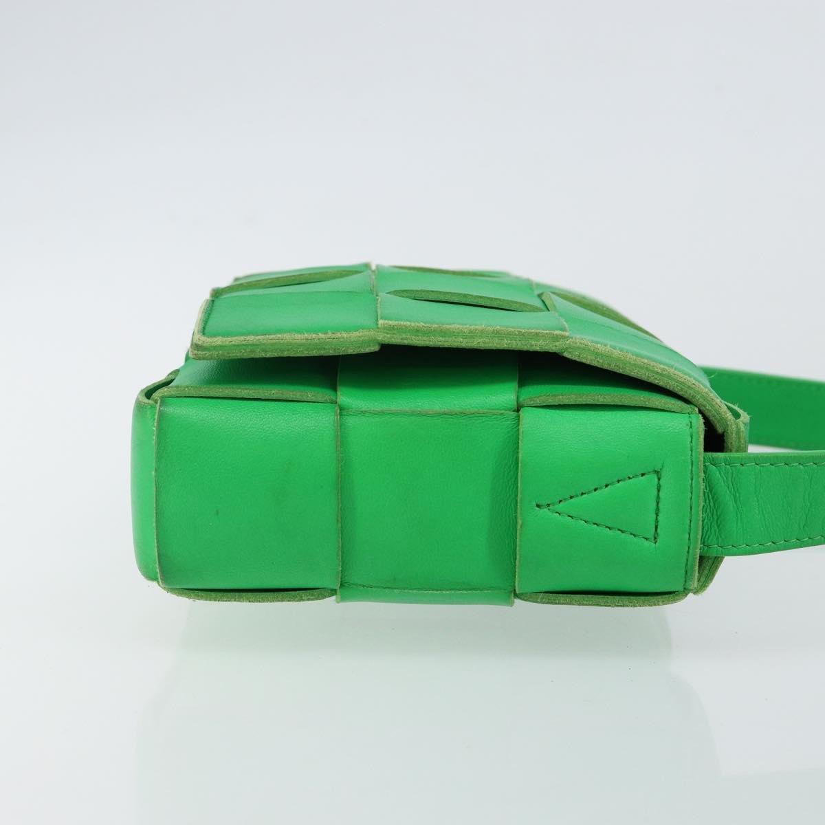 Bottega Veneta Bottega Veneta Cassette Crossbody Bag Maxi Intrecciato Leather Small Groen