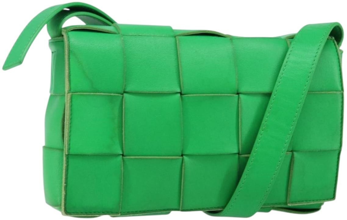 Bottega Veneta Bottega Veneta Cassette Crossbody Bag Maxi Intrecciato Leather Small Groen