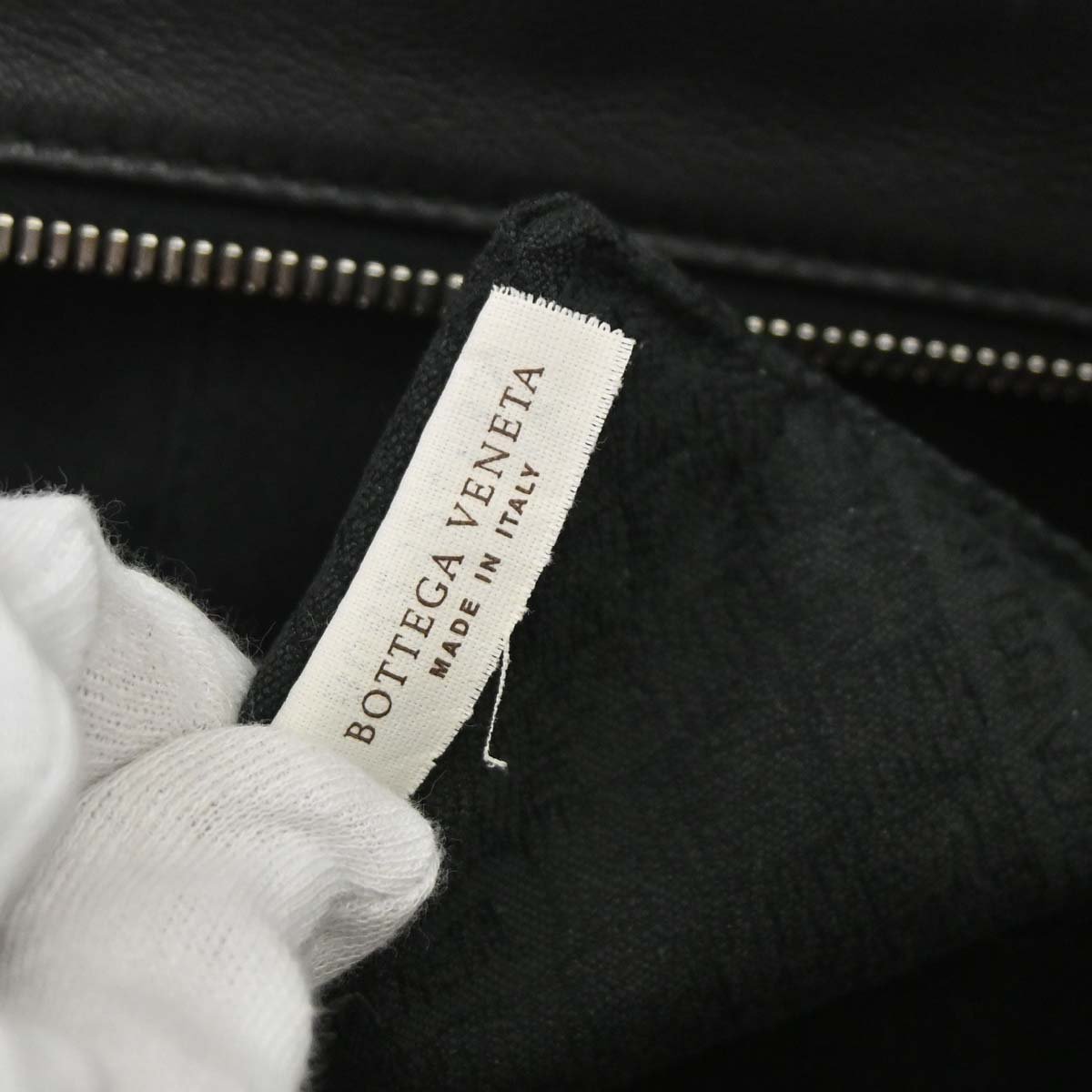 Bottega Veneta Zip Clutch Leather with Intrecciato Snakeskin Detail Zwart