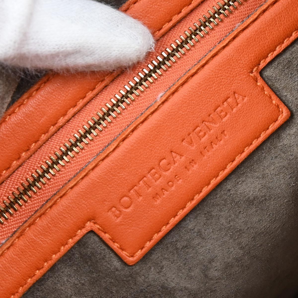 Bottega Veneta Bottega Veneta Hop Hobo Intrecciato Leather Large Oranje